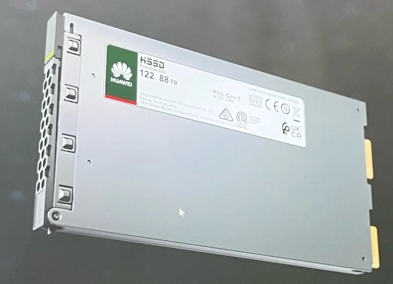 Huawei разработала способ производства SSD объемом 122 ТБ без использования высокотехнологичной флэш‑памяти