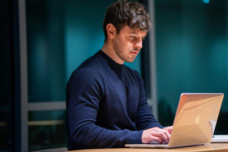 Активные пользователи искусственного интеллекта столкнулись с увеличенным риском профессионального выгорания