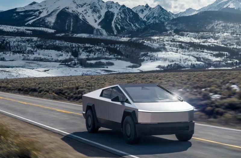 Tesla отзывает 173 Cybertruck‑ов из-за риска отвалива колес у заднеприводных моделей.