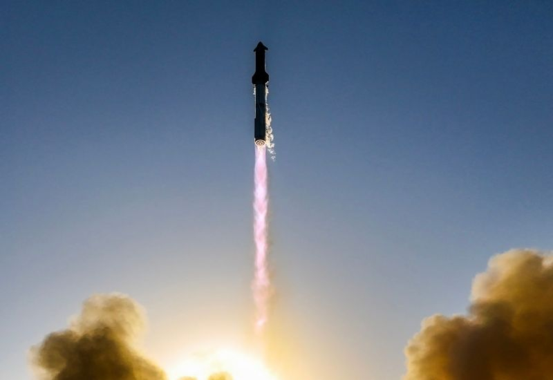 SpaceX откладывает план Марса, чтобы сосредоточиться на луне в 2026 году.