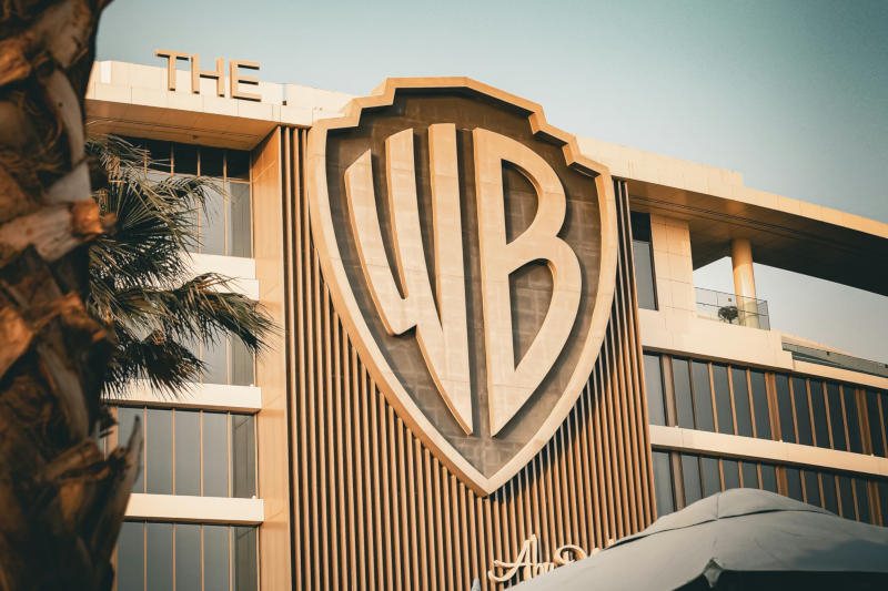 Netflix отказался покупать Warner Bros; победил Paramount.