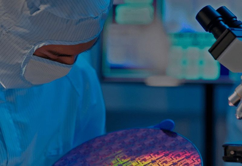 Азиатские фирмы инвестируют 136 млрд долларов в строительство заводов по производству чипов, ускорив темп развития ИИ отрасли.