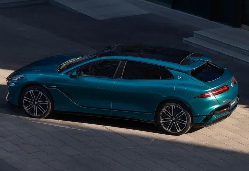 BYD запустила электрокар Denza Z9 GT, способный проехать 1036 км без подзарядки.