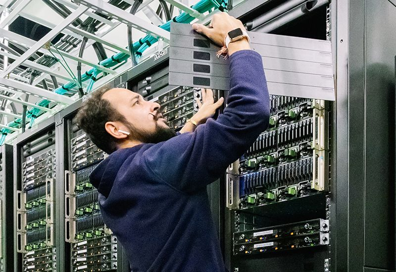 Акции Nvidia достигли вершины, а сильный квартальный результат лишь слегка ослабит рост, если вообще будет повышать цену.