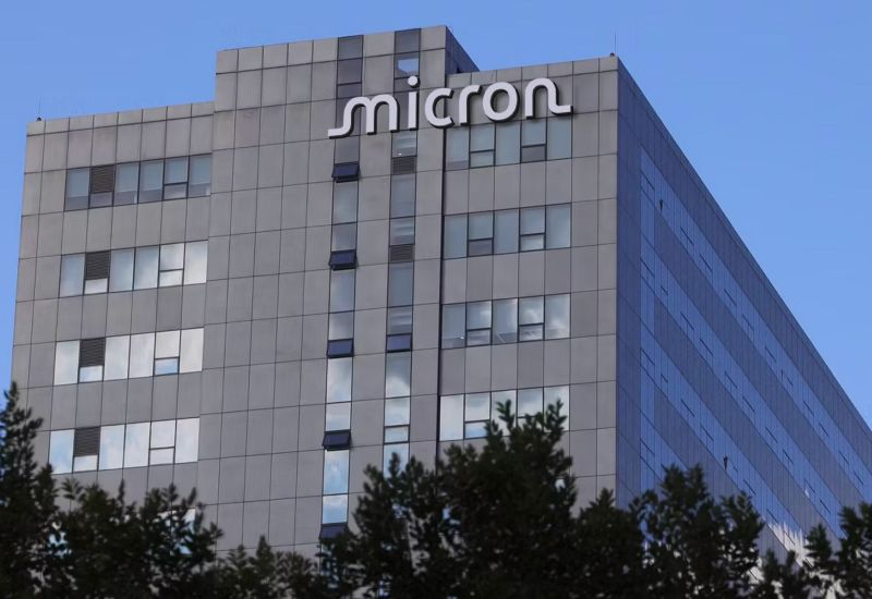 С середины месяца цена акций Micron снизилась примерно на 30 %