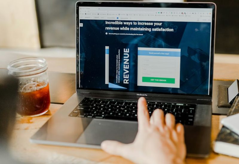 ИИ‑приложения при запуске привлекают больше дохода, чем традиционные, но их удержание пользователей быстро падает