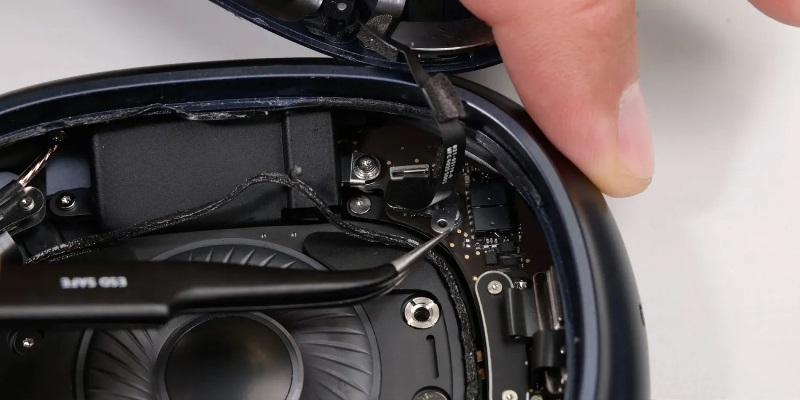 iFixit разобрал AirPods Max 2 и показал, что их внутренняя компоновка не изменилась