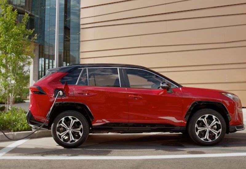 Исследование показало, что гибриды с подзарядкой потребляют намного больше топлива, чем заявлено.