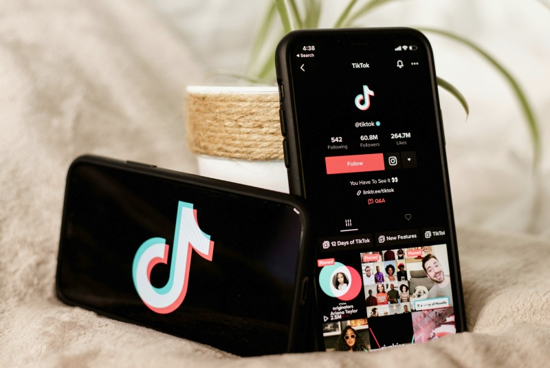 TikTok противостоит Booking: теперь можно забронировать поездки и гостиницы, просто просматривая видео