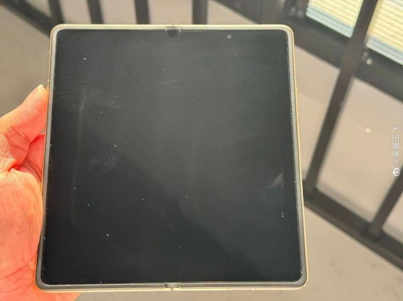 Oppo и Honor готовятся выпустить складные телефоны без сгибов экрана — это действительно новое решение.