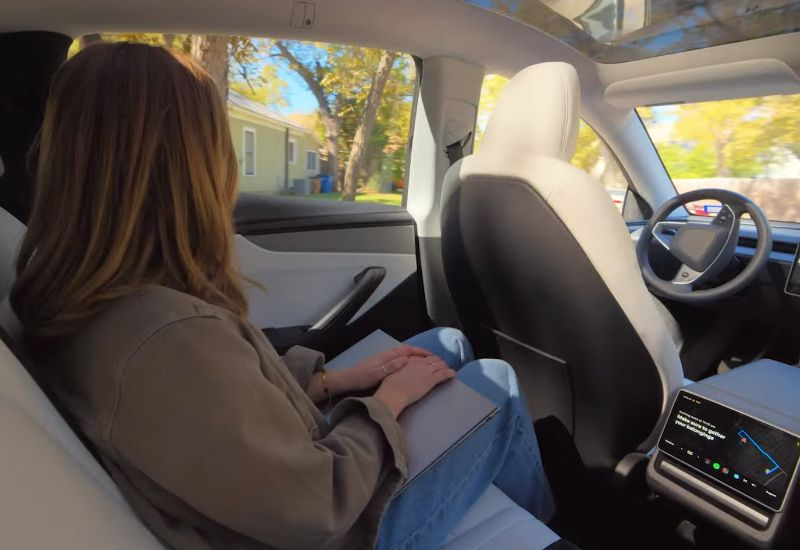 Tesla роботатаски в заторах: из 25 авто нет водителя, но они всё равно движутся