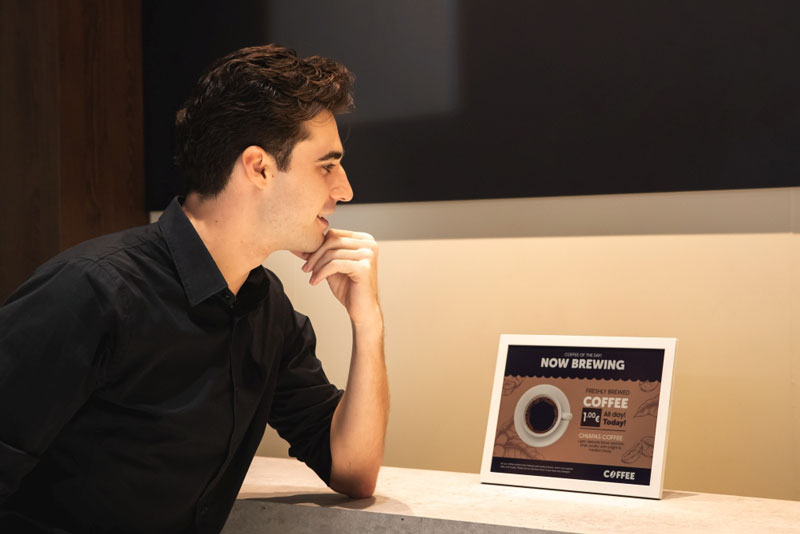 Samsung дебютирует уникальный экран E‑Ink с цветными электроно-чернилами, изготовленный из фитопланктона.