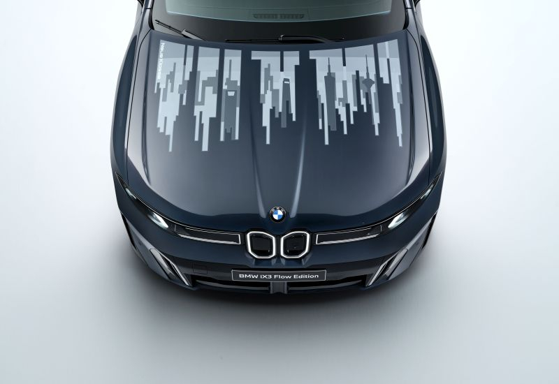 BMW iX3 Flow Edition демонстрирует капот, меняющий цвет с помощью технологии «электронных чернил».