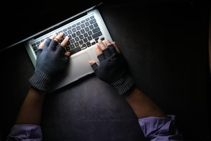 Python‑инструмент для анализа данных, работающий половину дня, превратился в вредоносный: он украл ключи и токены.
