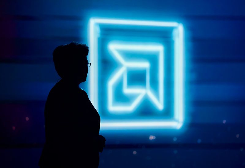 AMD достигла рекордной капитализации в 454 млрд долларов, обойдя Intel почти на треть.